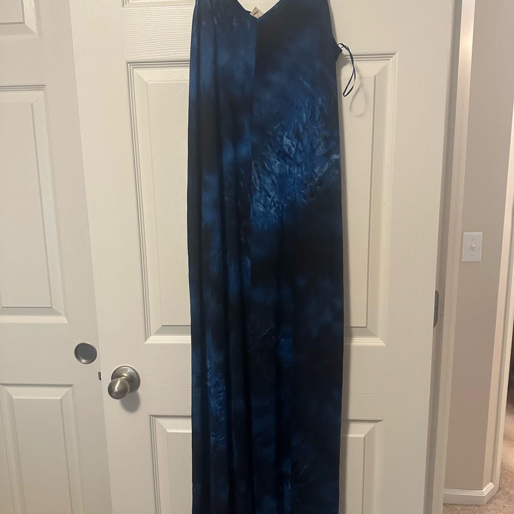 NWT ninexis maxi dress.  Size Large
